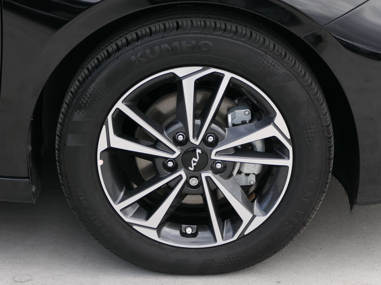 Used 2024 Kia Forte LXS w/ LXS Technology Package FWD image 7