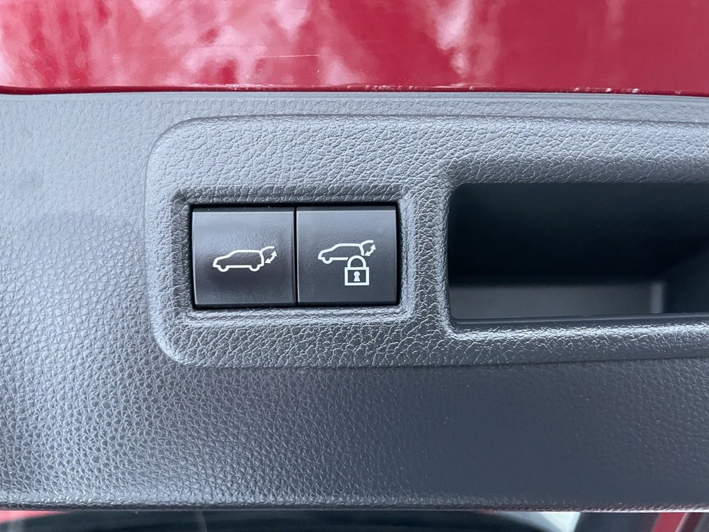 Used 2021 Toyota Venza XLE image 33