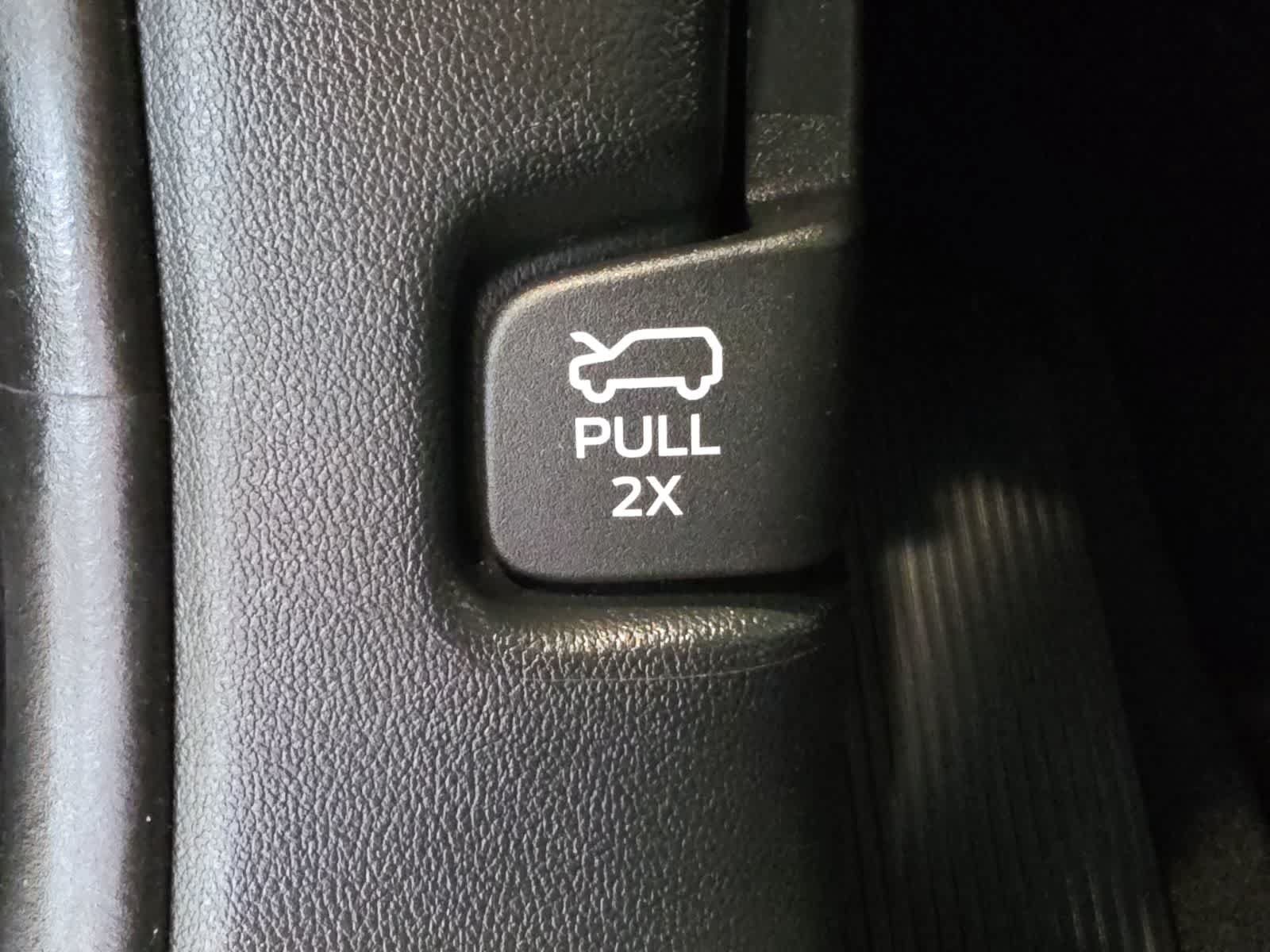 Used 2024 Ford Explorer XLT w/ Equipment Group 202A AWD/4WD image 17