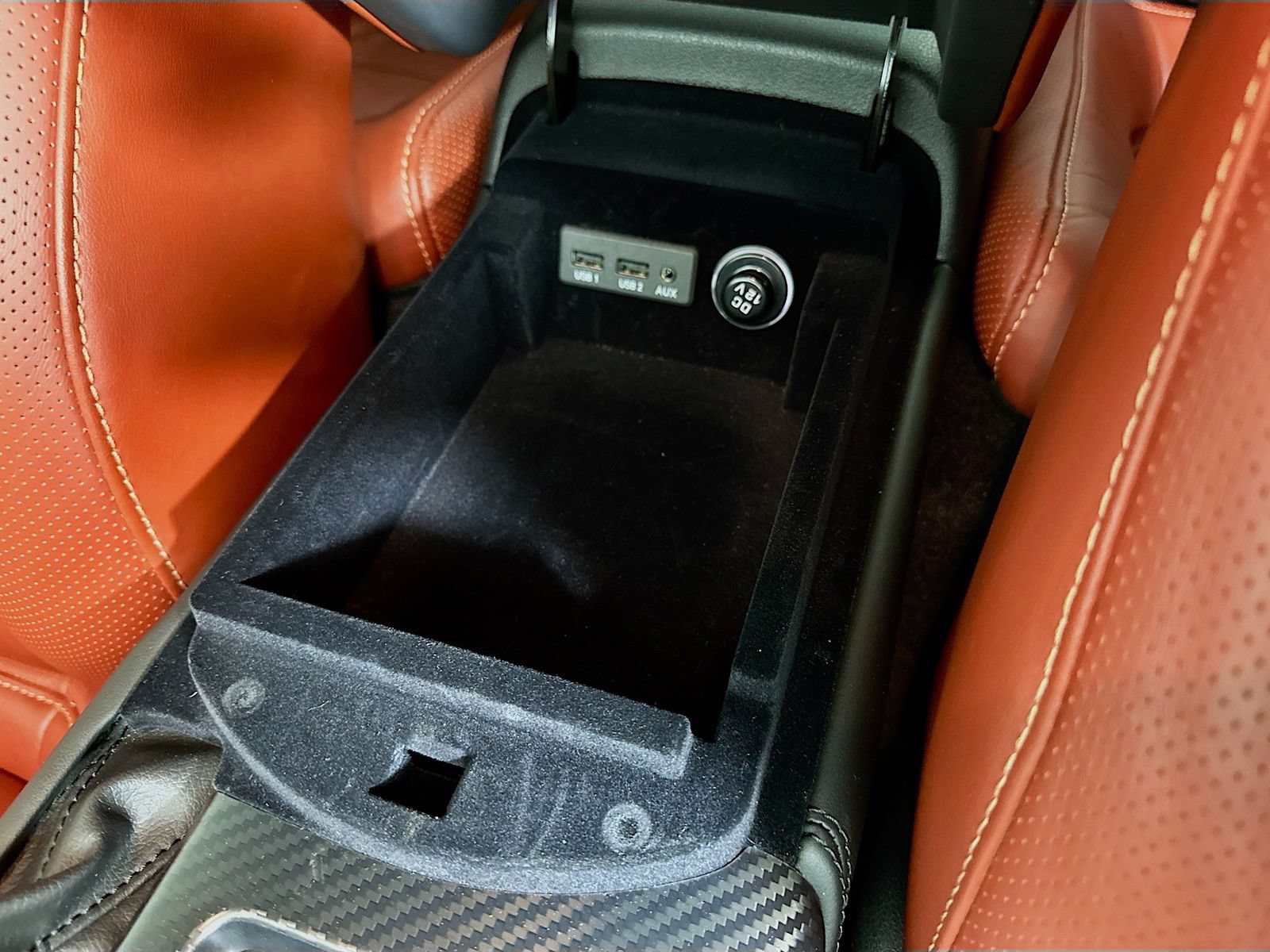 Used 2024 Nissan GT-R Premium w/ Premium Interior Package AWD/4WD image 28