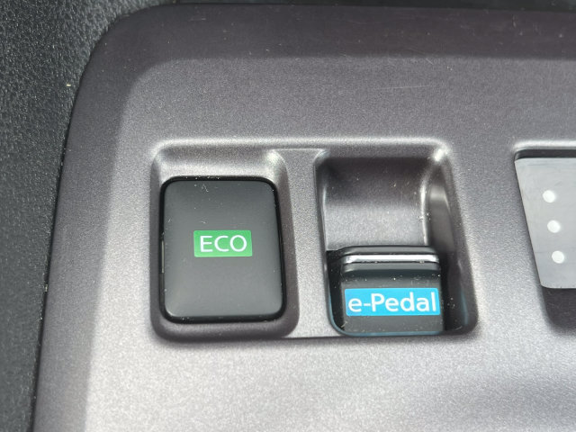Used 2025 Nissan Leaf S FWD image 23