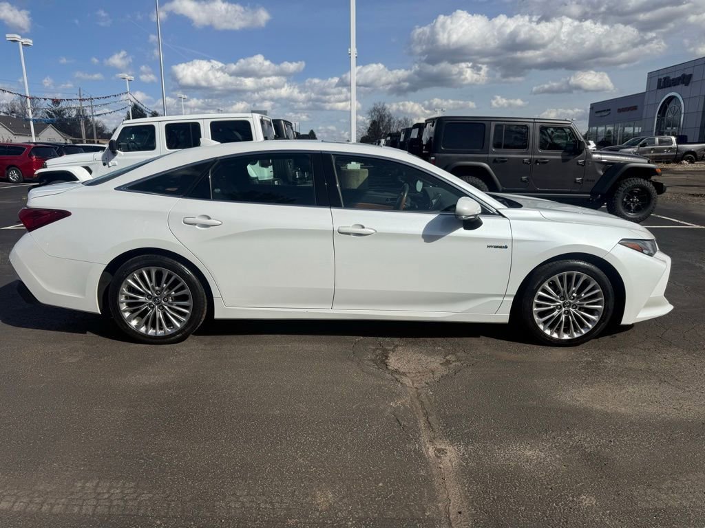 Used 2019 Toyota Avalon Limited w/ Advanced Safety Package image 2