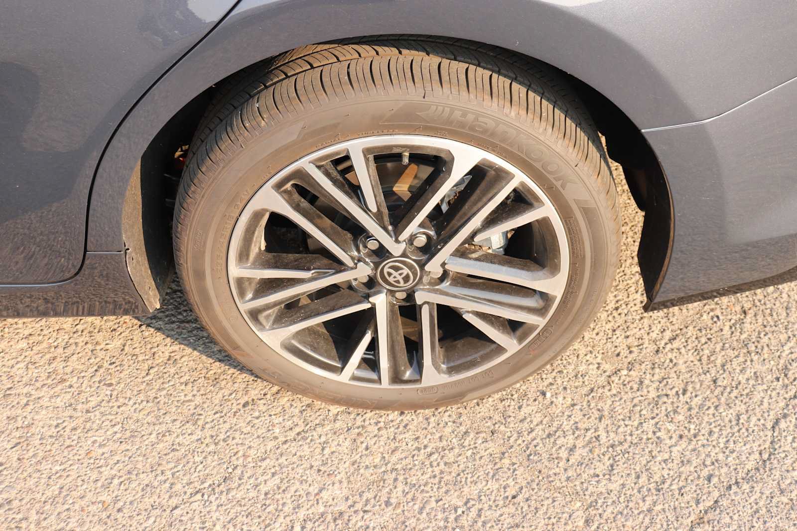 Used 2026 Toyota Camry XLE AWD/4WD image 9