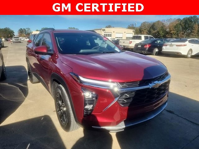 Certified 2025 Chevrolet Trax LT w/ Driver Confidence Package