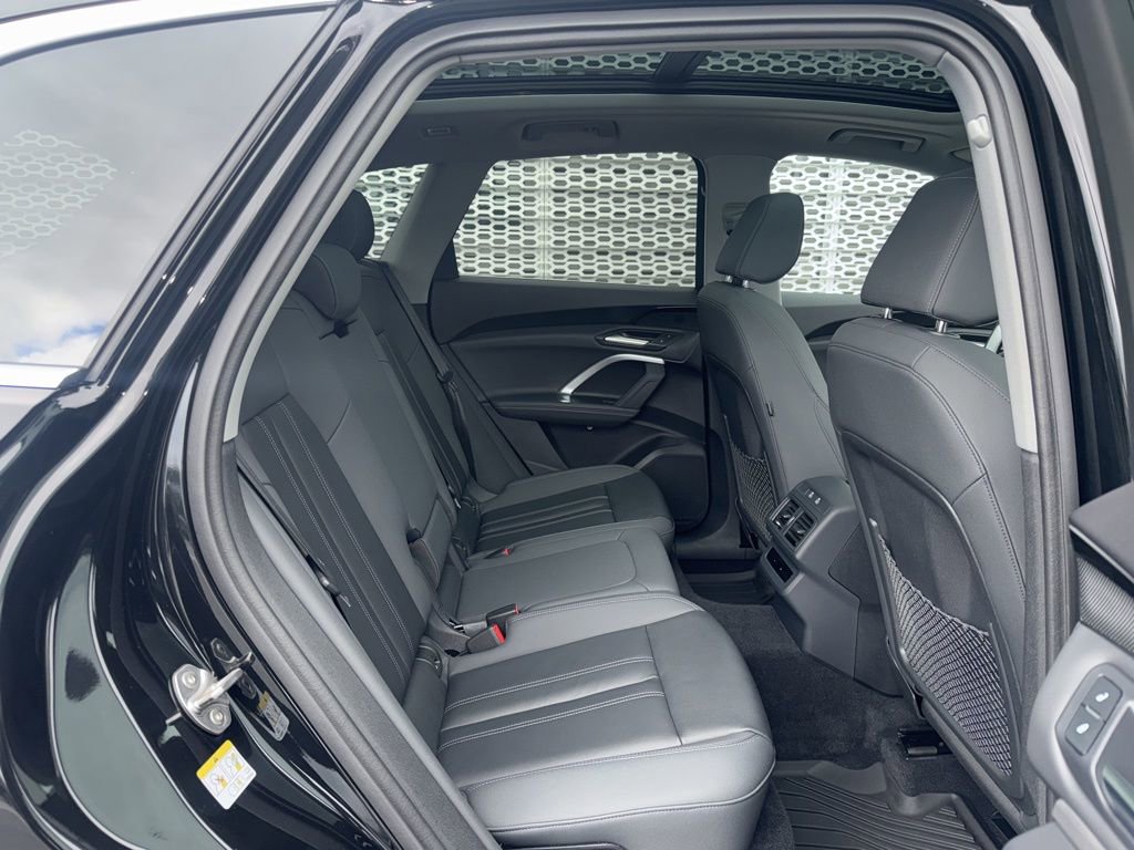 Used 2025 Audi Q5 Premium w/ Convenience Package image 8