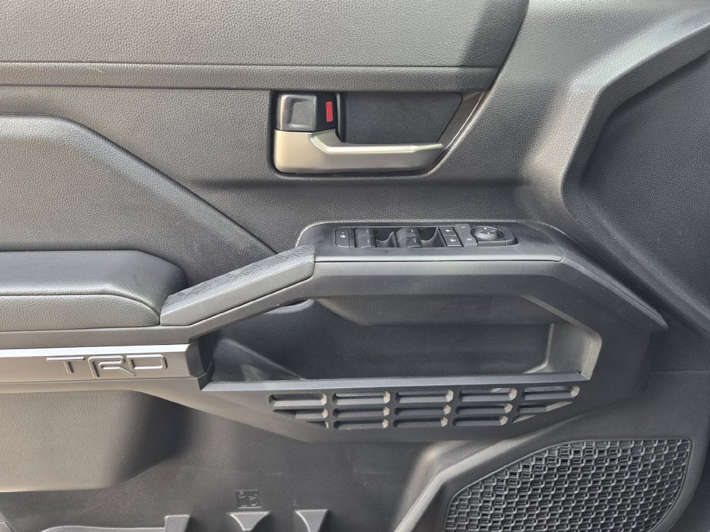 Used 2025 Toyota Tacoma TRD Sport AWD/4WD image 18