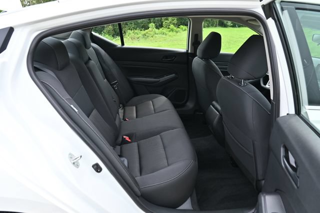 Used 2025 Nissan Altima 2.5 SV FWD image 21