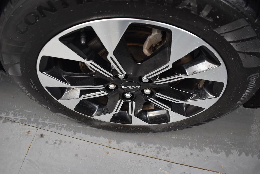 Used 2022 Kia Carnival EX FWD image 9