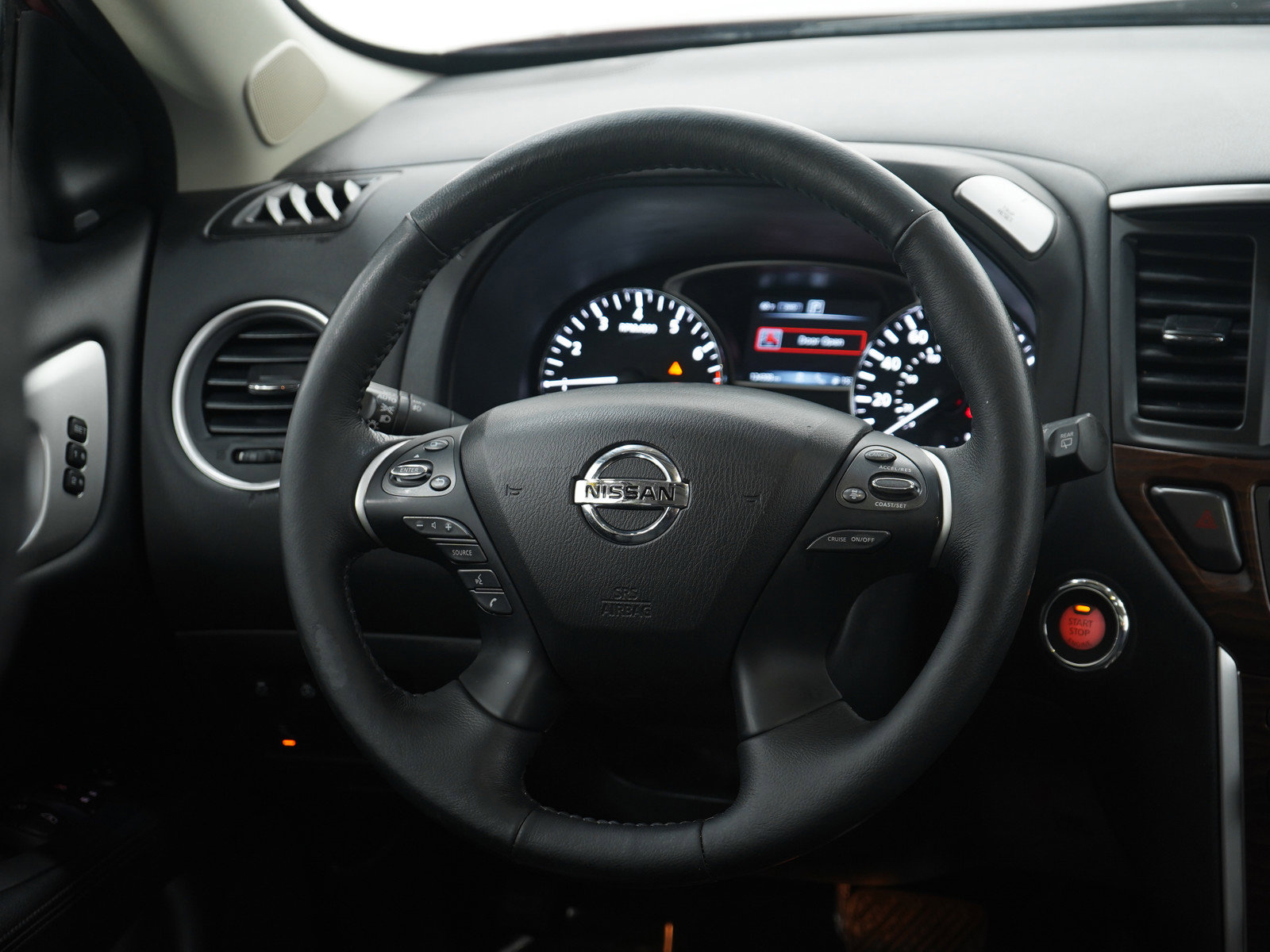 Used 2018 Nissan Pathfinder Platinum image 16