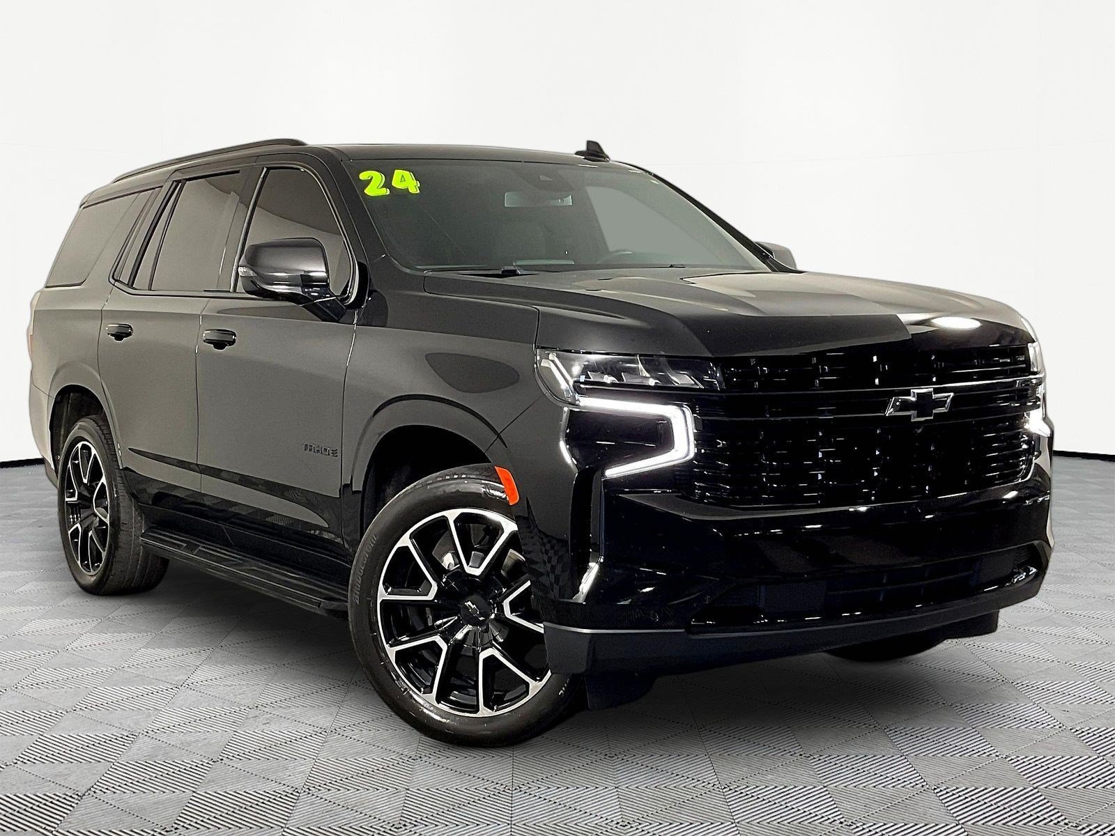 Used 2024 Chevrolet Tahoe RST w/ Luxury Package AWD/4WD image 3