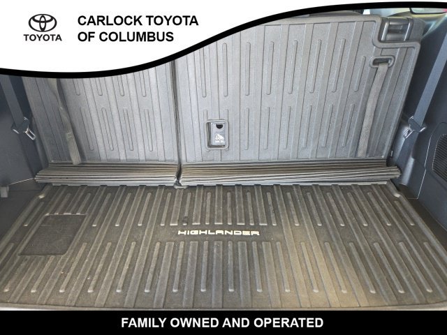 Used 2022 Toyota Highlander XLE AWD/4WD image 18