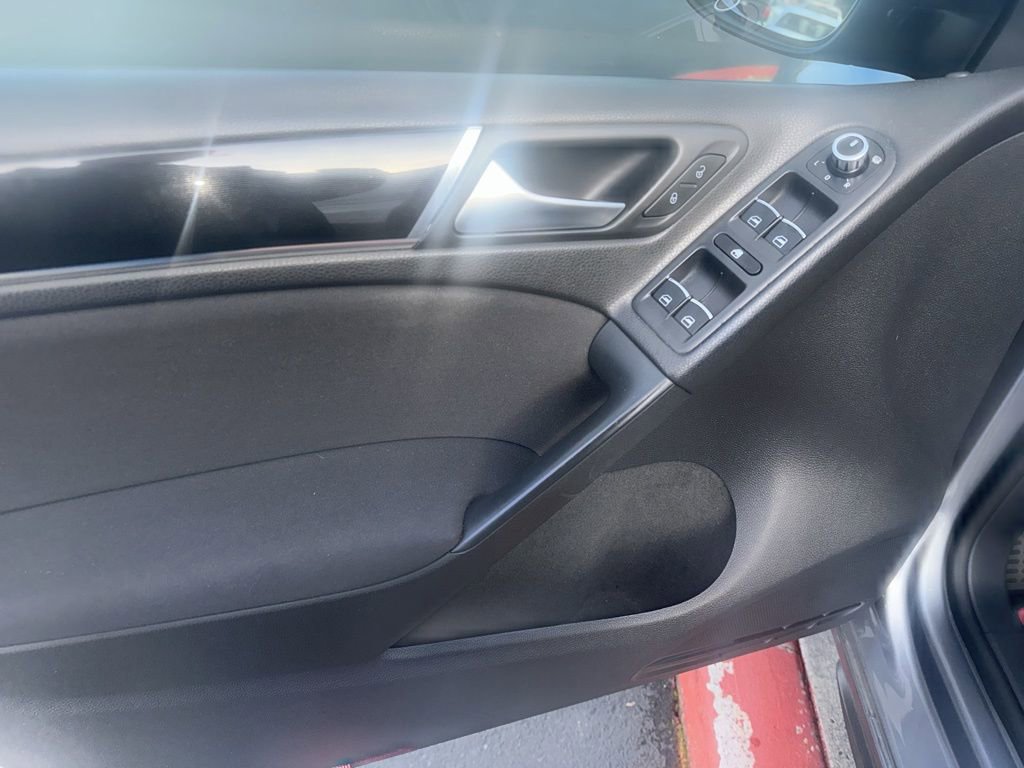 Used 2012 Volkswagen Golf 4-Door image 10