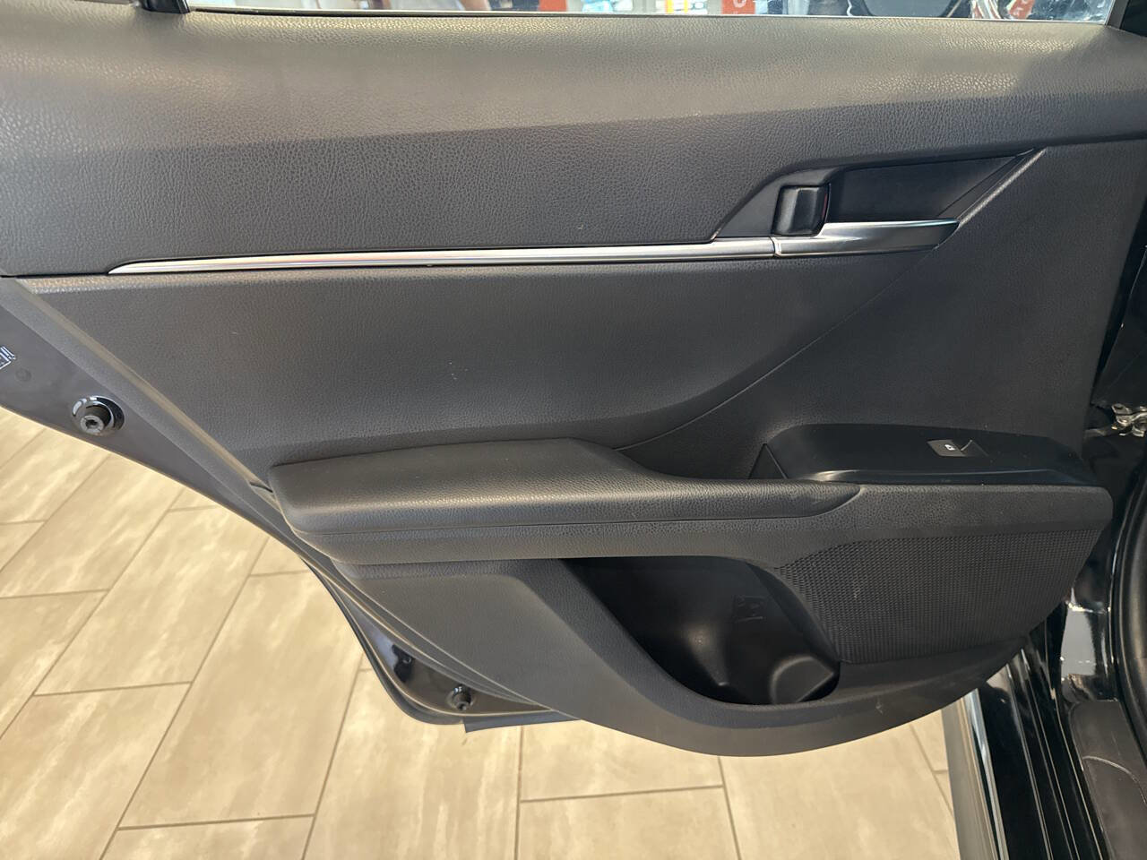 Used 2020 Toyota Camry SE w/ Phone Cable & Charge Package image 26