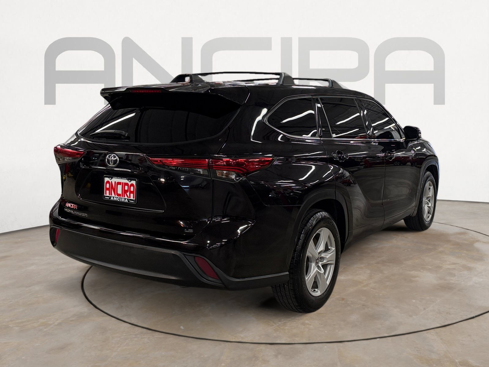 Used 2022 Toyota Highlander LE FWD image 11