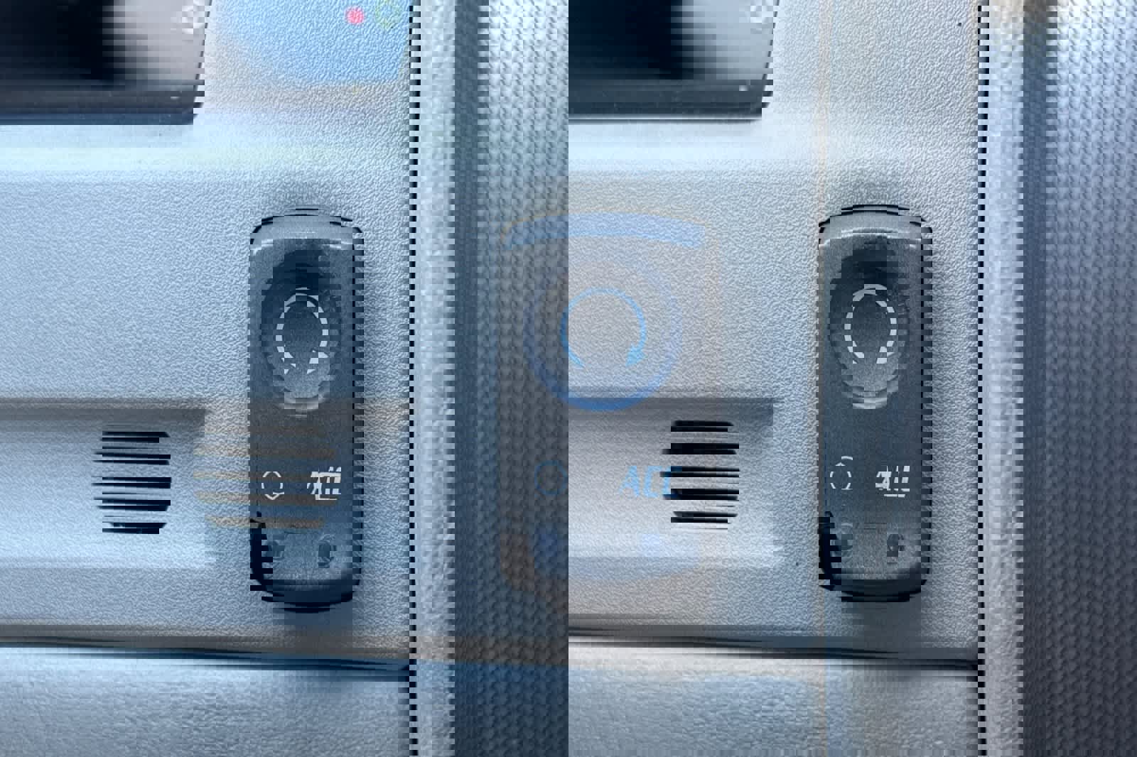 Used 2006 Cadillac XLR image 22