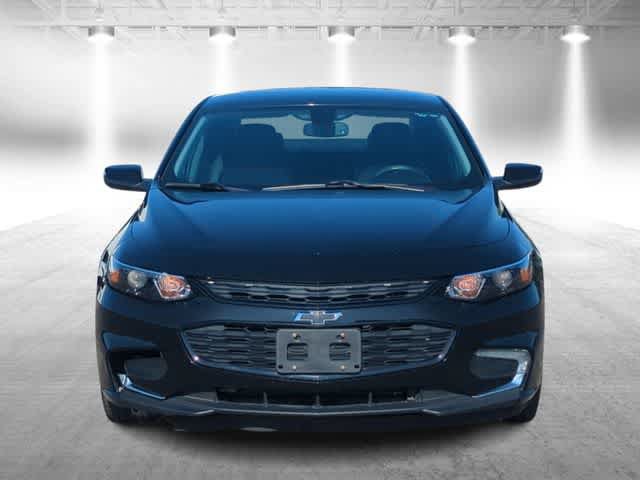 Used 2018 Chevrolet Malibu LT w/ Leather Package FWD image 2