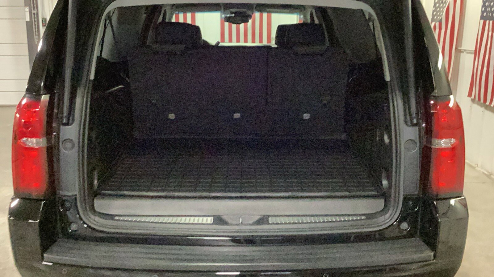Used 2018 Chevrolet Suburban LT image 6