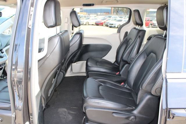 Used 2024 Chrysler Pacifica Limited FWD image 38