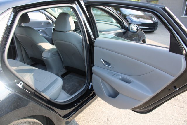 Used 2022 Hyundai Elantra SE image 20