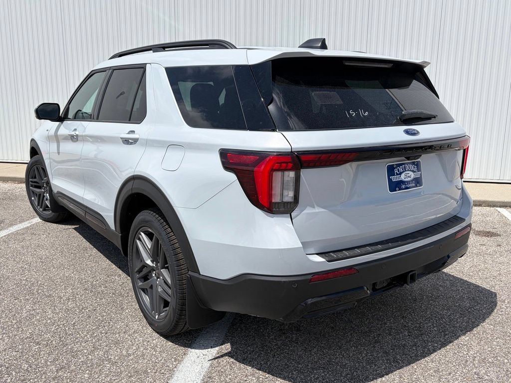 New 2026 Ford Explorer ST-Line w/ ST-Line Street Pack AWD/4WD image 3