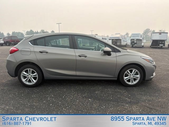 Used 2018 Chevrolet Cruze LT w/ Convenience Package FWD image 2