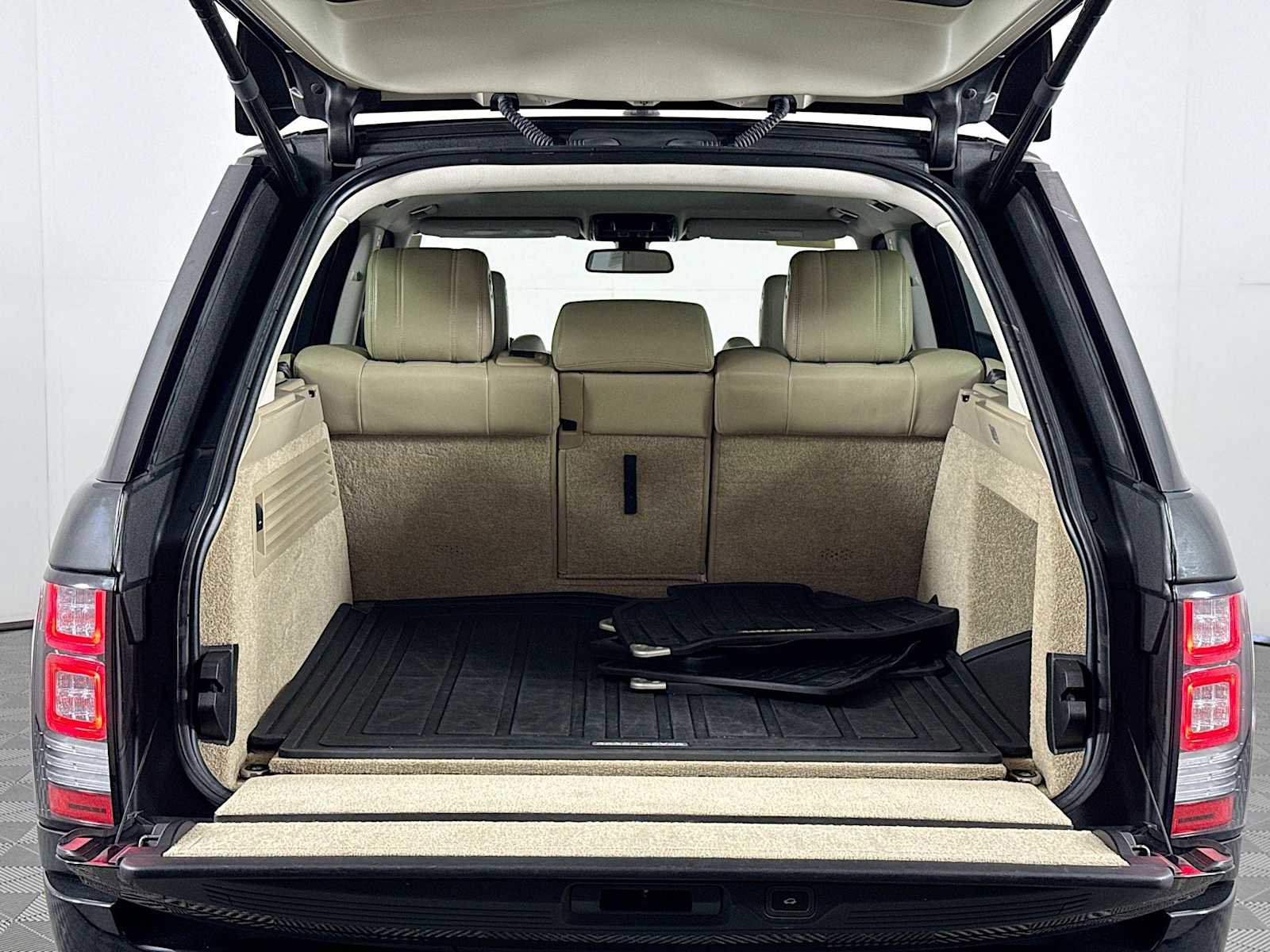 Used 2016 Land Rover Range Rover Supercharged image 25