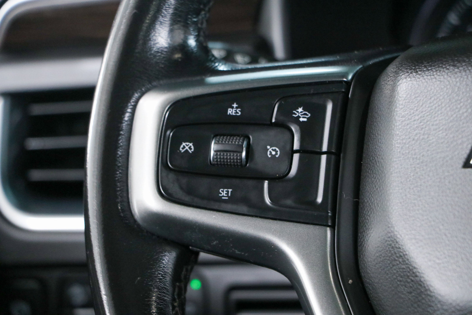 Used 2021 Chevrolet Tahoe Z71 w/ Rear Media and Nav Package AWD/4WD image 14
