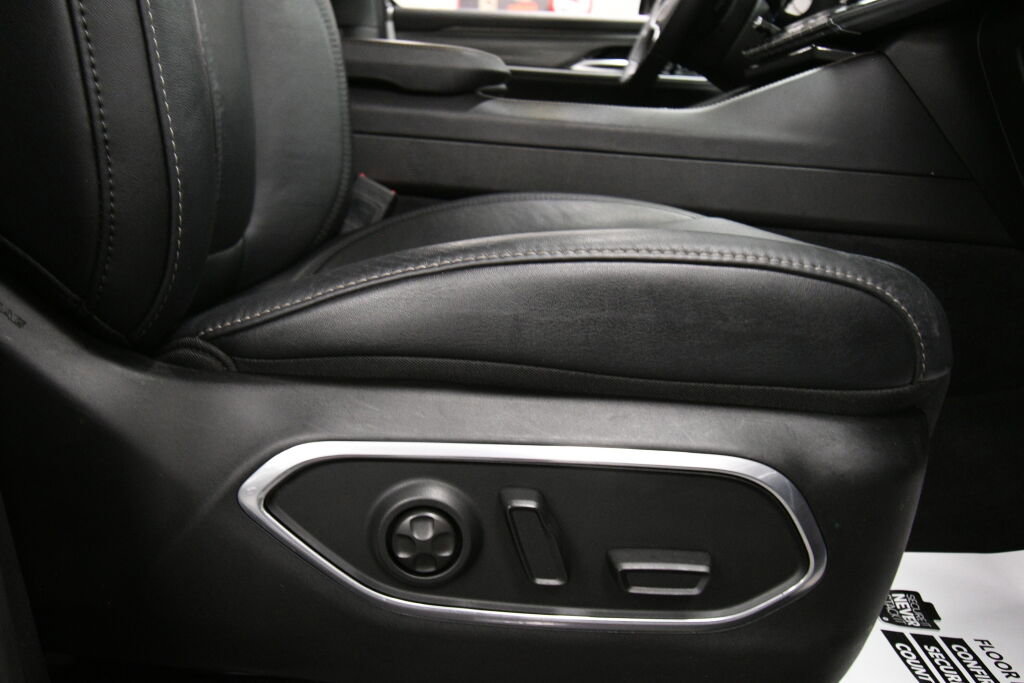 Used 2024 Jeep Wagoneer Series II AWD/4WD image 30