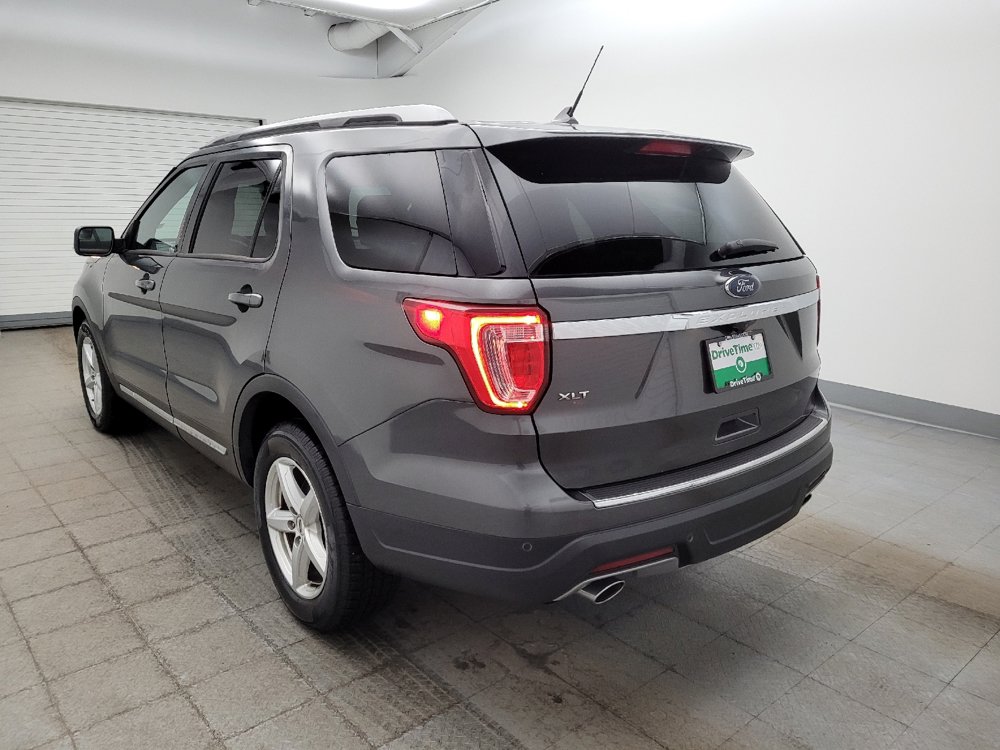 Used 2018 Ford Explorer XLT w/ Equipment Group 202A FWD image 5