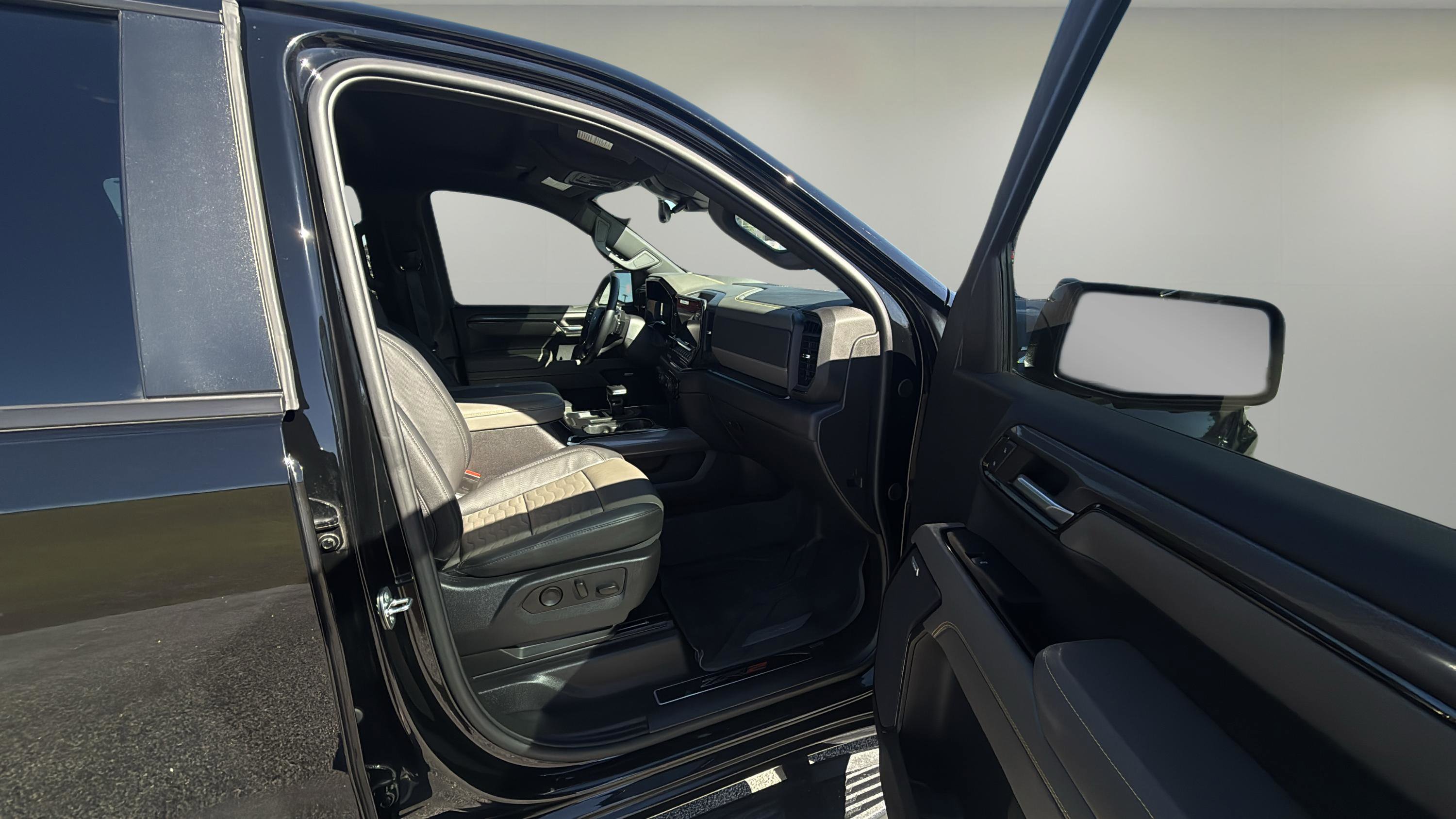 Used 2024 Chevrolet Silverado 1500 ZR2 w/ Technology Package image 13