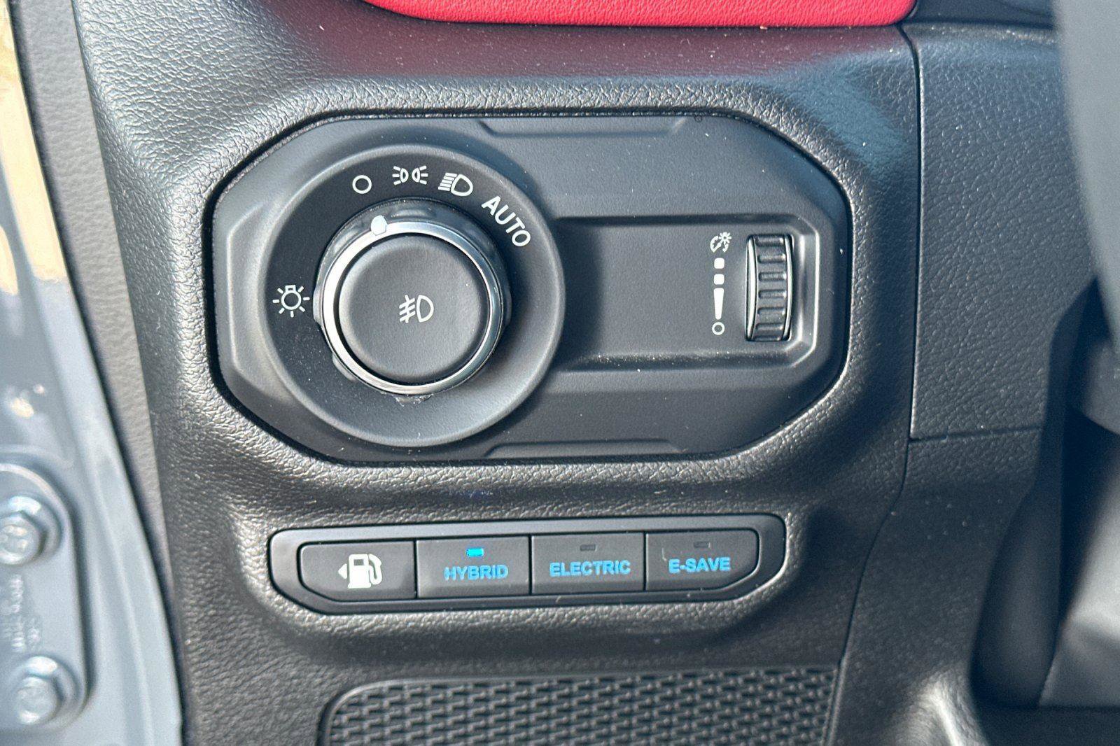 Used 2023 Jeep Wrangler Unlimited Rubicon 4xe image 31