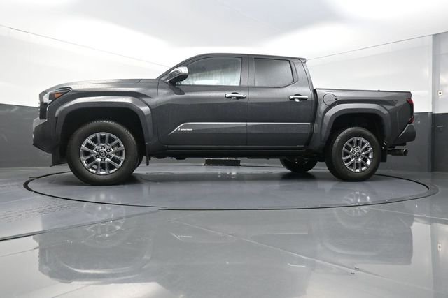 Used 2024 Toyota Tacoma Limited w/ Limited Package (LT) AWD/4WD image 33