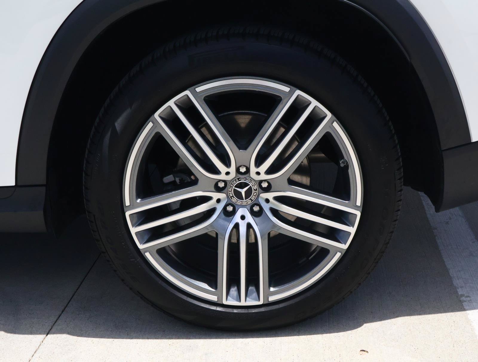 Used 2026 Mercedes-Benz GLS 450 4MATIC image 9