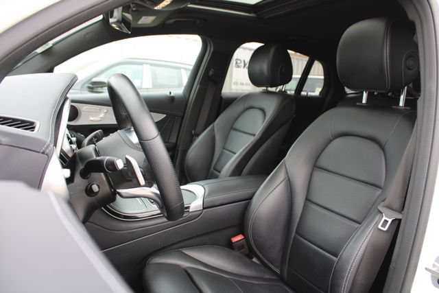 Used 2022 Mercedes-Benz GLC 300 4MATIC Coupe image 38