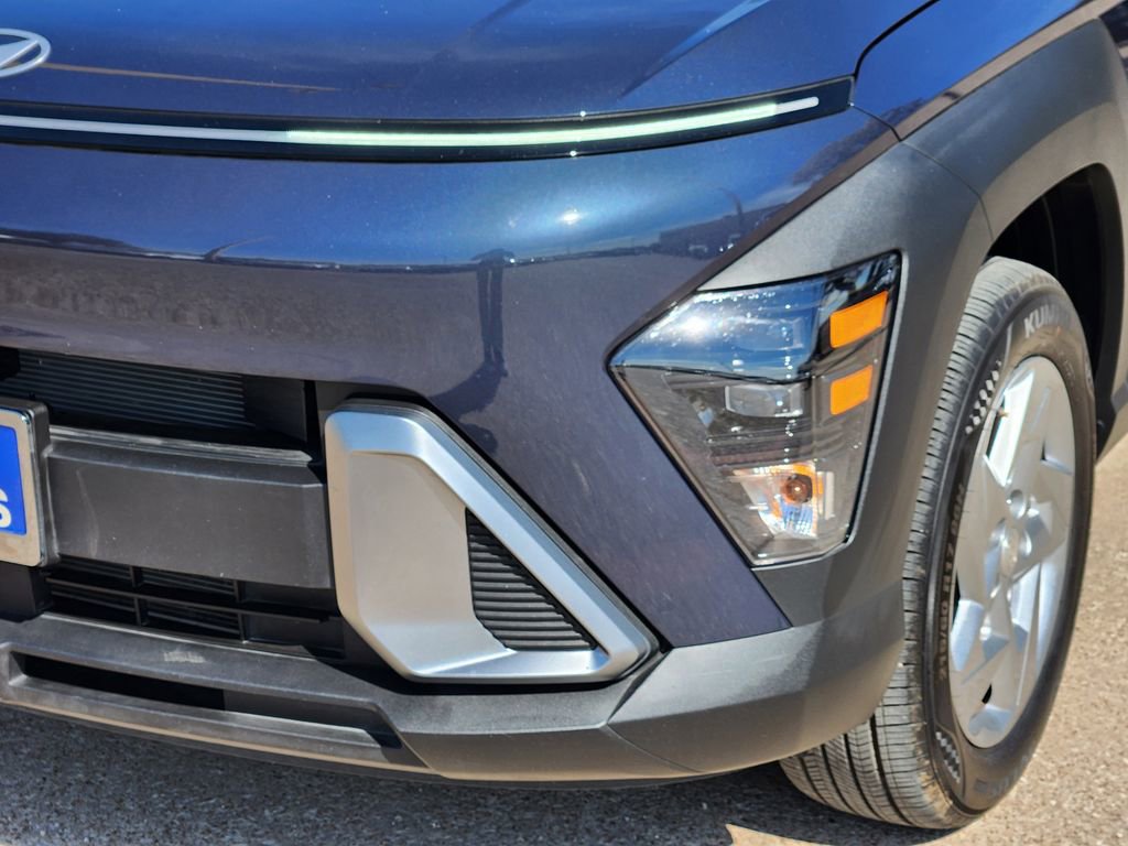 Certified 2025 Hyundai Kona SE image 8