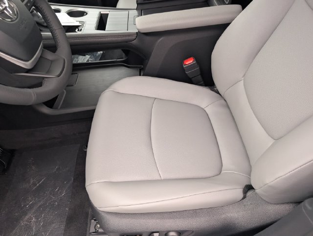 New 2026 Toyota Sienna XLE FWD image 19