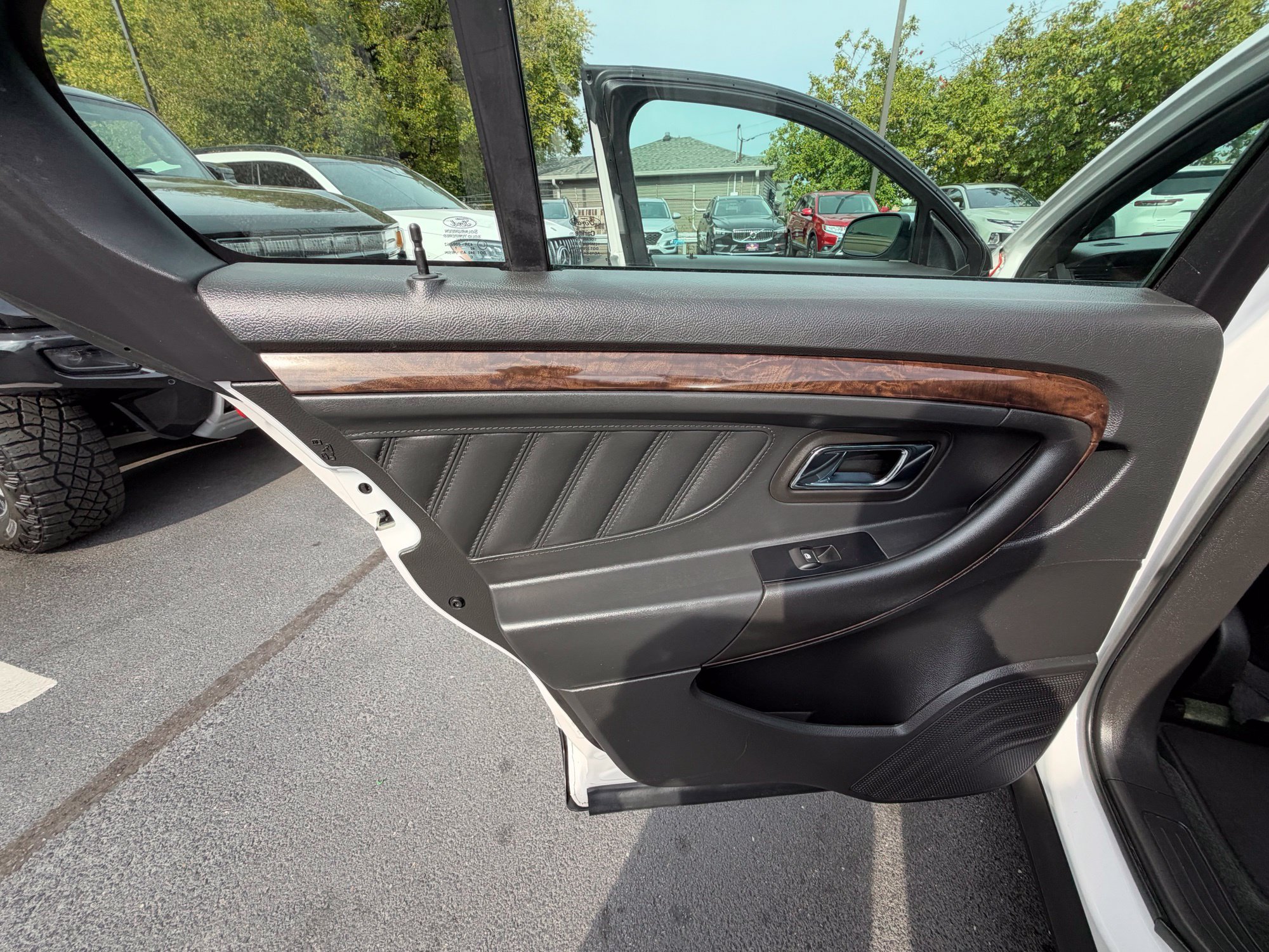 Used 2017 Ford Taurus Limited AWD/4WD image 12