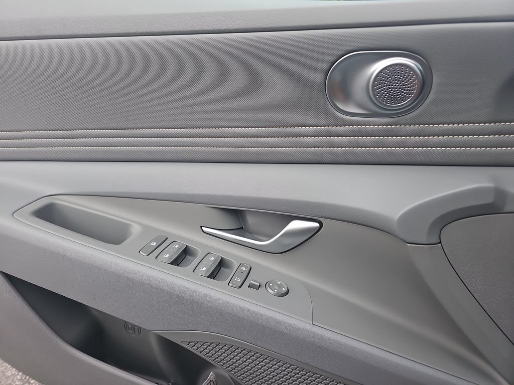 New 2026 Hyundai Elantra Sport FWD image 23