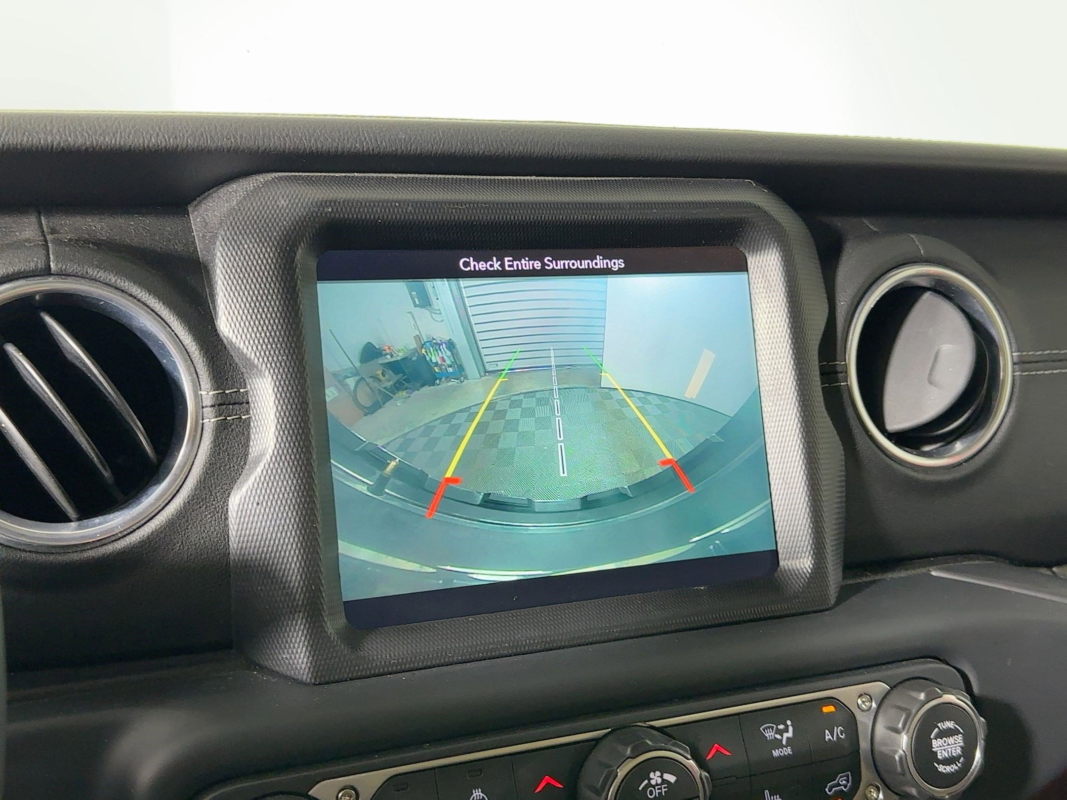 Used 2018 Jeep Wrangler Unlimited Sahara image 24