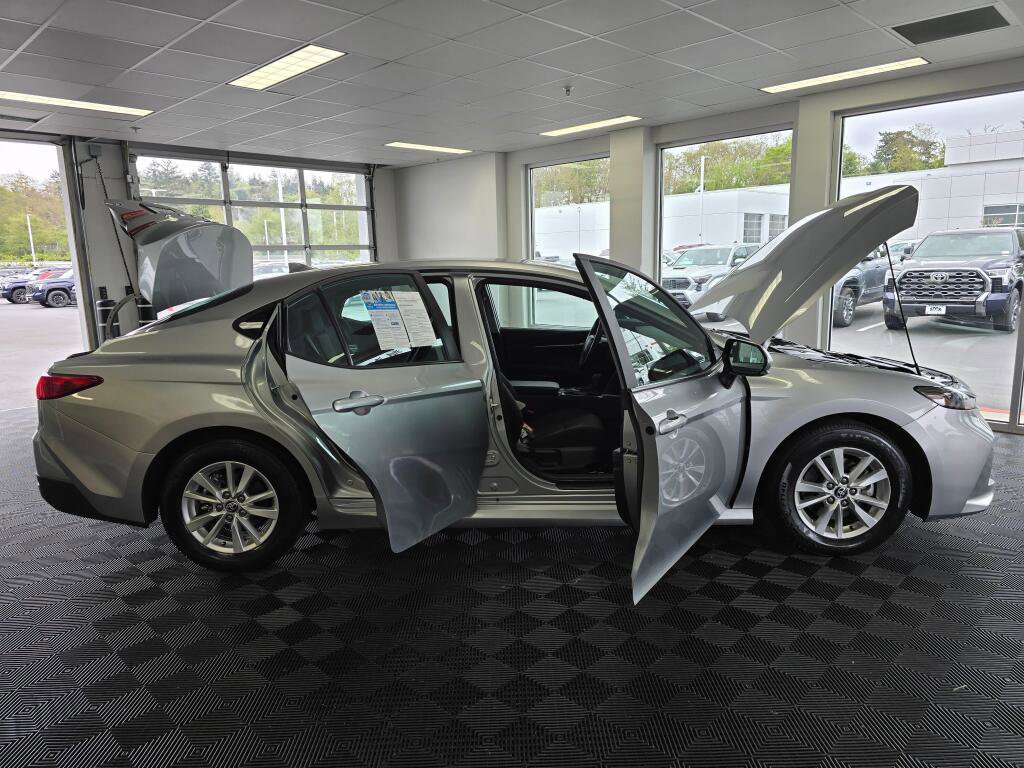 Used 2025 Toyota Camry LE FWD image 17