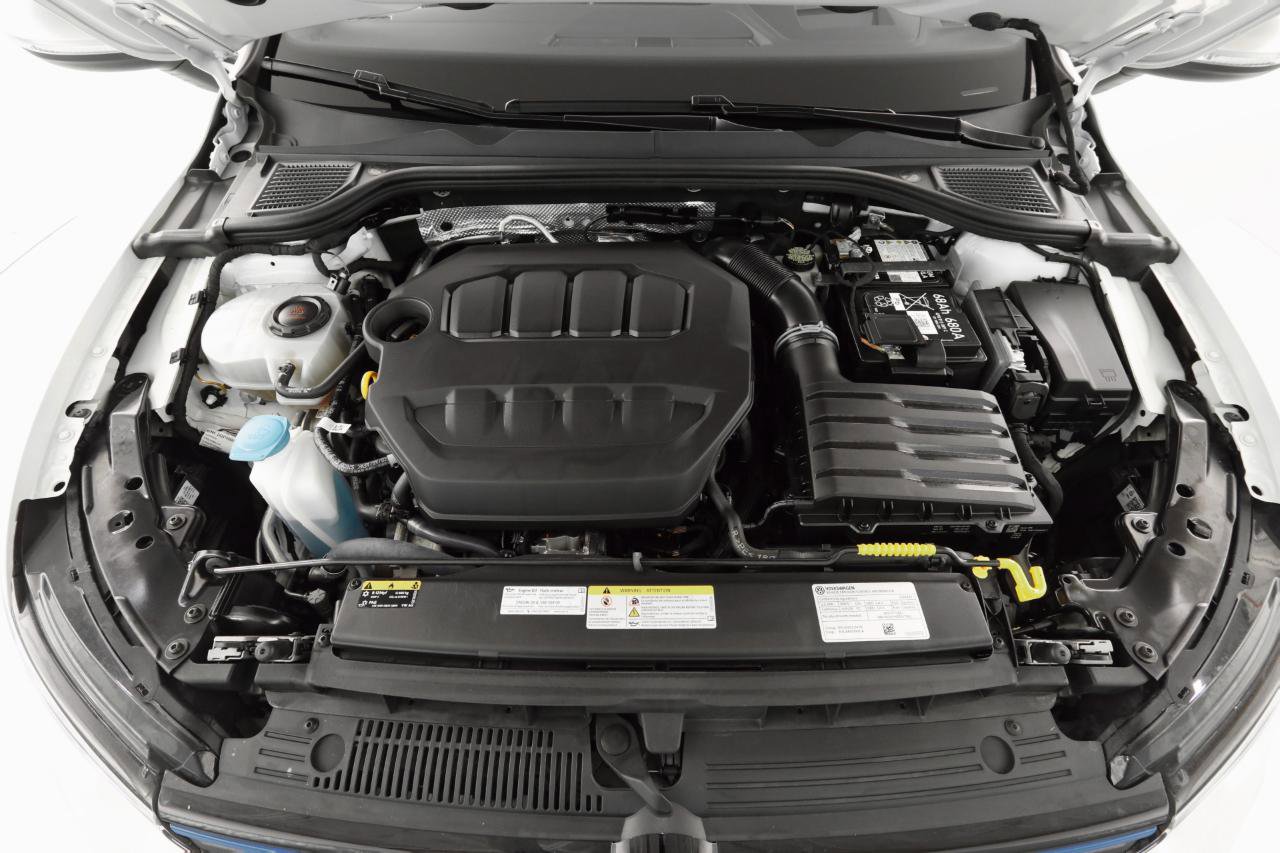 Used 2024 Volkswagen Golf R image 11