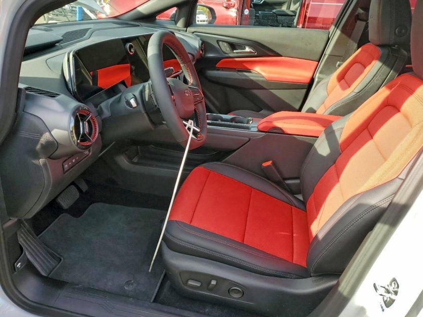 Used 2025 Chevrolet Equinox EV RS image 6