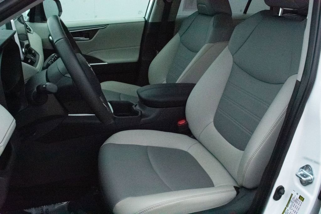 Used 2025 Toyota RAV4 XLE Premium image 22