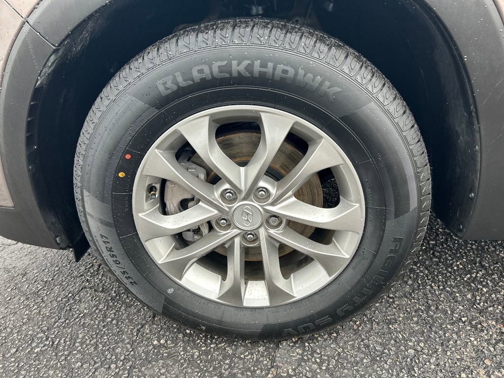 Used 2020 Hyundai Santa Fe SE w/ Cargo Package image 10