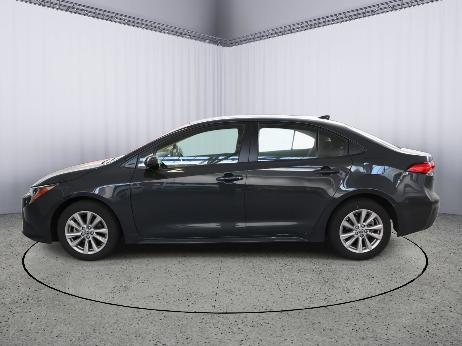 Used 2023 Toyota Corolla LE w/ LE Convenience Package FWD image 4