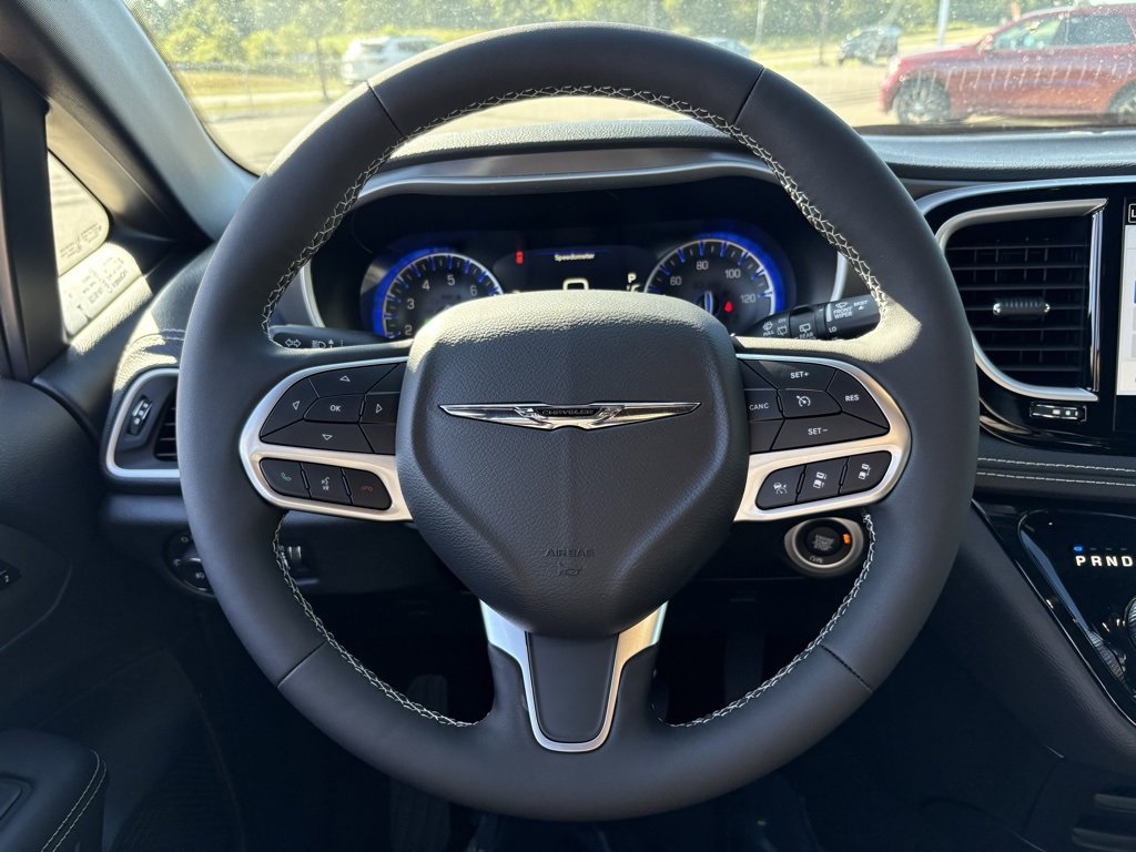 New 2026 Chrysler Pacifica Select image 29