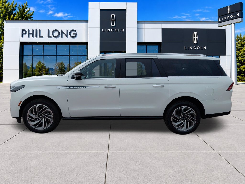 New 2026 Lincoln Navigator L Reserve AWD/4WD image 4