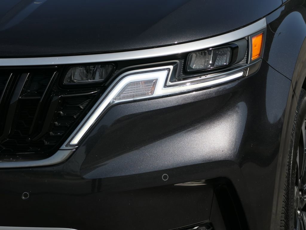 Used 2024 Kia Carnival EX image 9