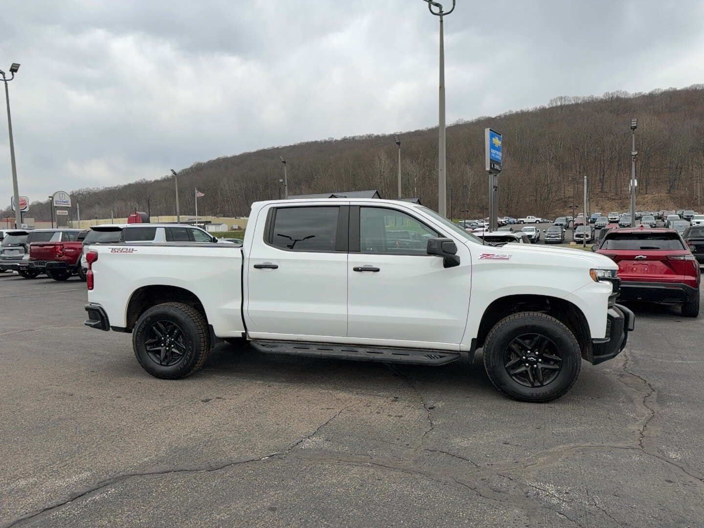 Used 2021 Chevrolet Silverado 1500 LT Trail Boss w/ Convenience Package II AWD/4WD image 2