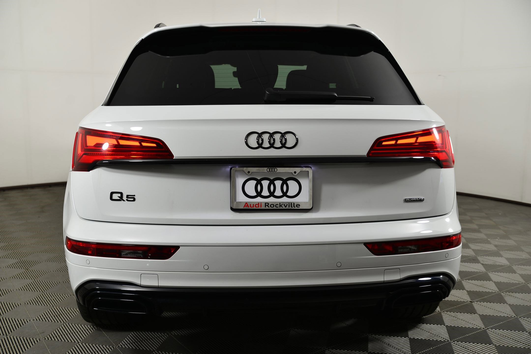 Certified 2024 Audi Q5 e Premium Plus image 10